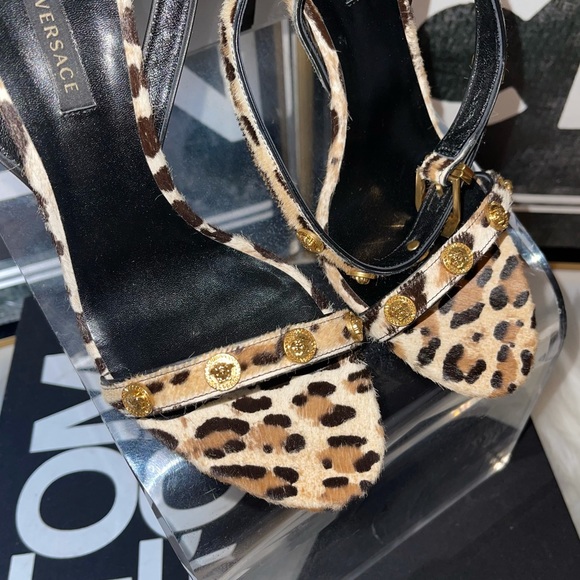 Versace Leopard Animal Print Calf Hair Medusa Coin Stiletto Sandal Heels - Picture 13 of 15